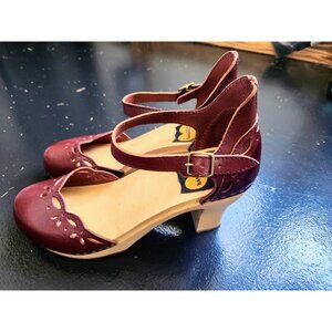 Burgundy Swedish Hasbeens Clogs with ankle strap Size 39